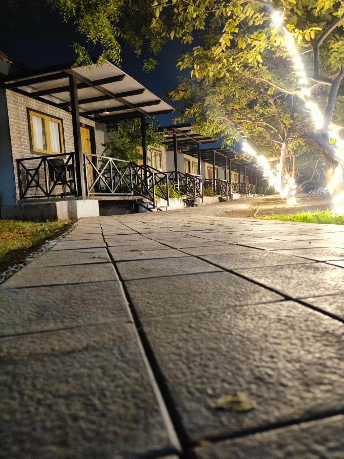 נאסיק Agralam Cottages @Raghunandan Resort מראה חיצוני תמונה
